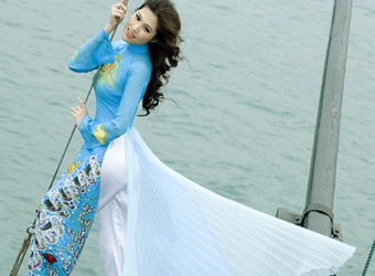 SIÊU MẪU THU HẰNG ''BAY'' TRÊN VỊNH HẠ LONG