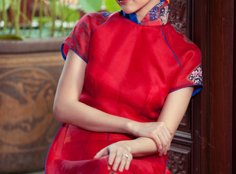 LINH NGA ĐÀI CÁC TRONG ÁO DÀI XƯA VÀ NAY
