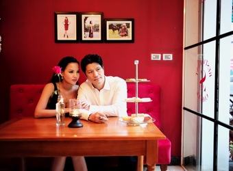 Dustin Nguyễn với vợ tại S-Villa