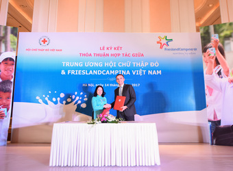 Lễ ký kết thỏa thuận hợp tác giữa TW Hội Chữ thập đỏ Việt Nam và Công ty FrieslandCampina Việt Nam